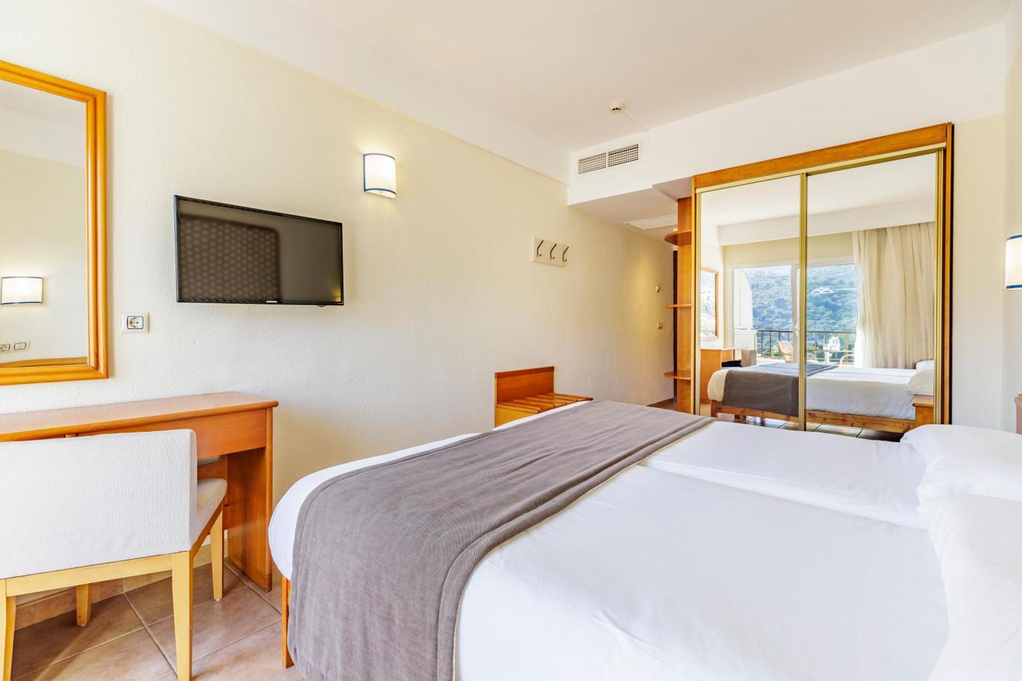 Basic Twin Room
